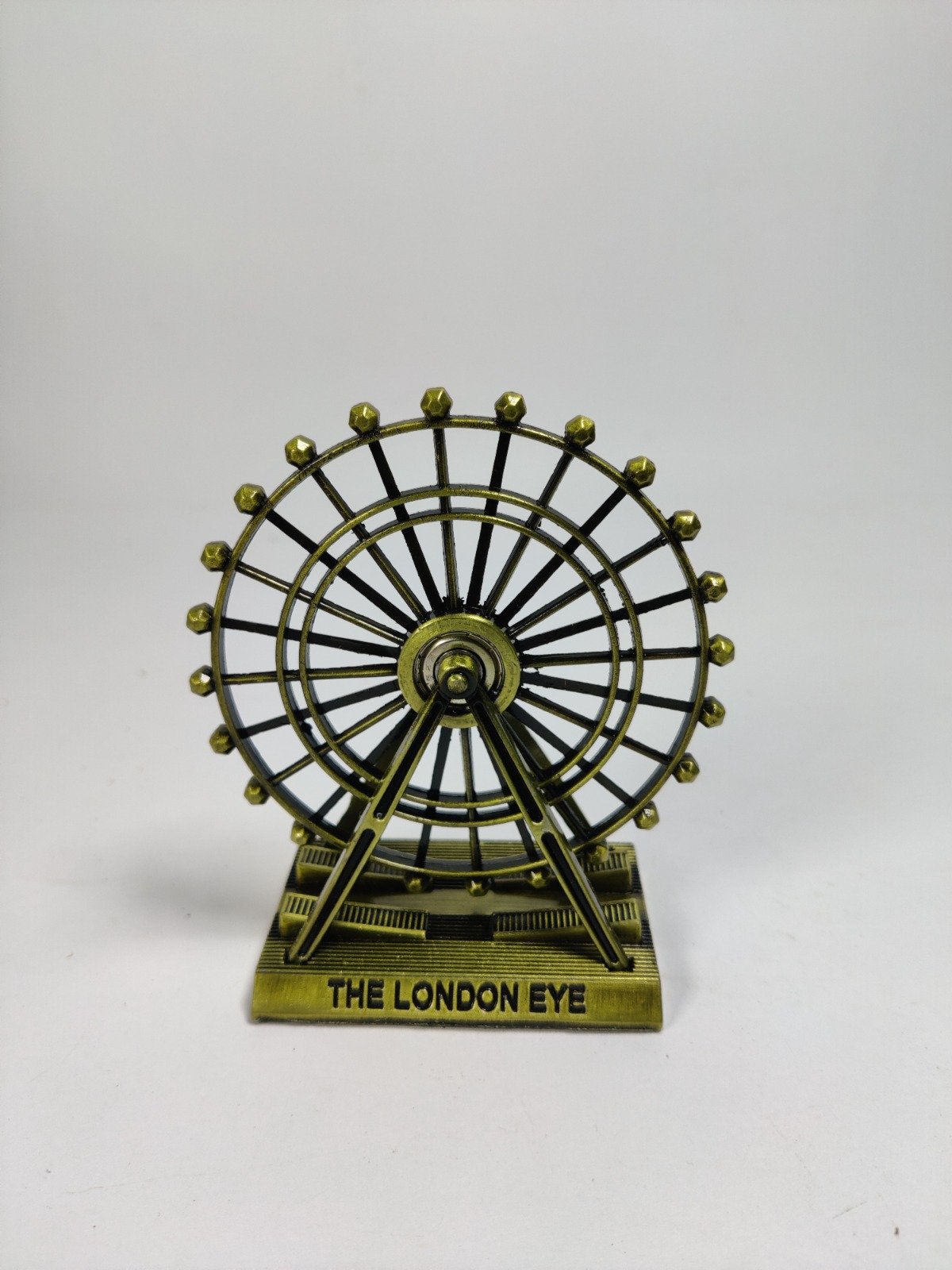 Creative Metallic London Eye Ferris Wheel Ornament ? Rotating Vintage Desk Statue & Home Decor Showpiece ? Buy at Sahulatkart.com